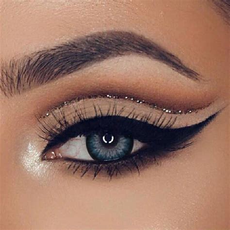 Unleash Your Inner Artist: How to Create a Natural Eyeshadow Look with Eye Magic